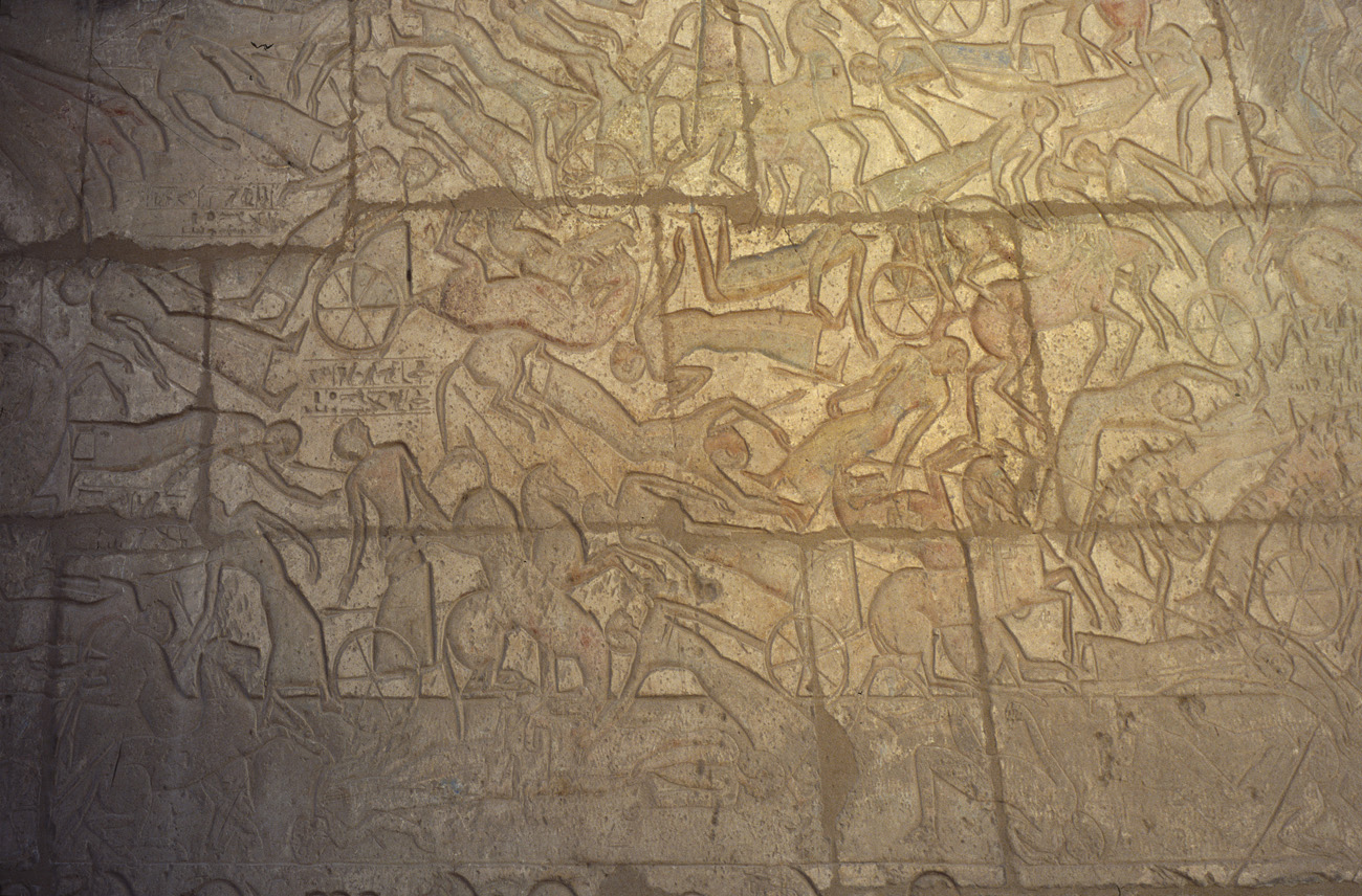 egyp10_29 ramesseum bas-relief.jpg - Thèbes Ouest  Ramesseum scène de bataille Provia 100 F